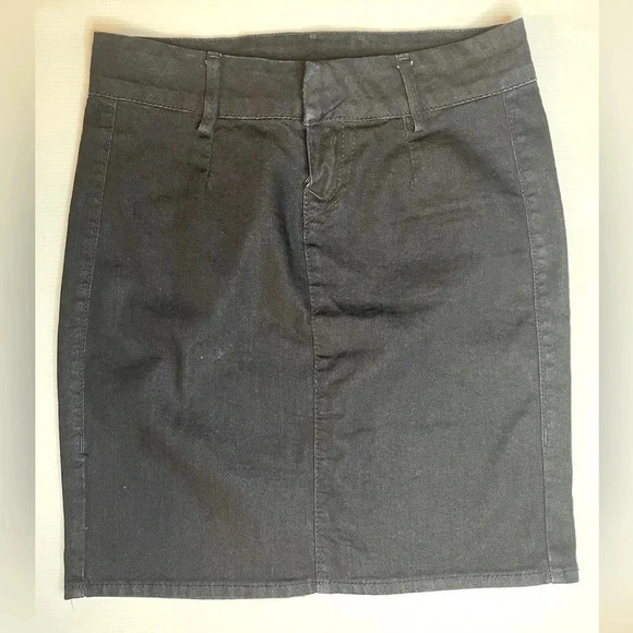 3 FOR $15 True Religion Dark Jean Mini Skirt Size 26 - Picture 1 of 8